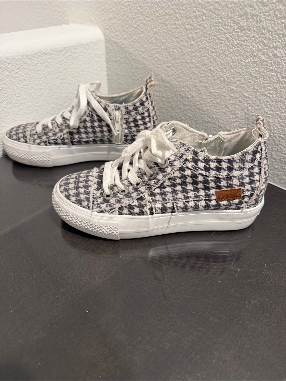Blowfish Women’s Houndstooth Malibu Wedge Sneaker          Black/White. - Picture 2 of 12